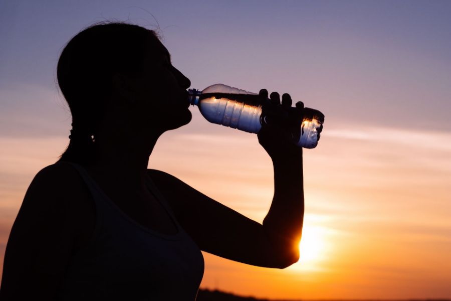 Dehydration vs heat stroke